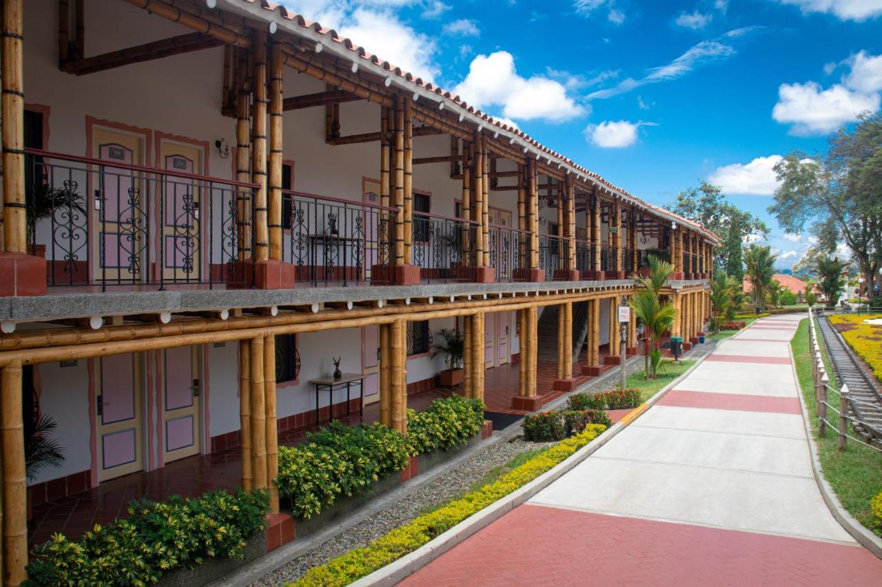 Hotel Campestre Las Camelias Pueblo Tapao Extérieur photo